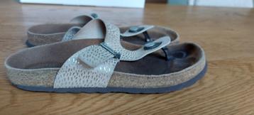 Kipling sandalen maat 32. Beige met goud printje beschikbaar voor biedingen