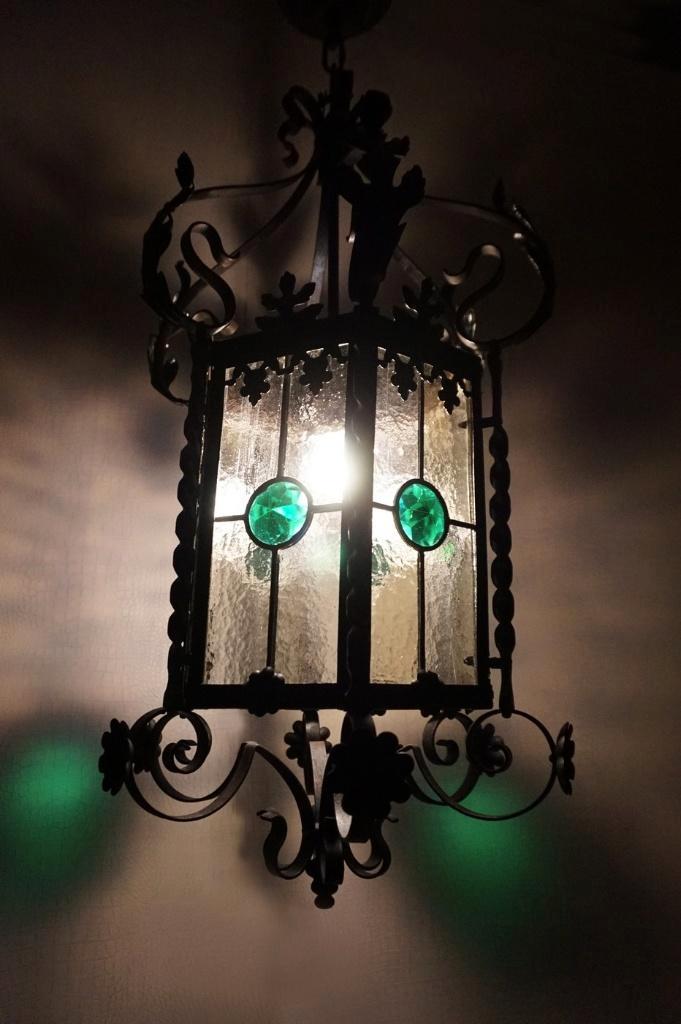 Grote antieke hallamp/ hanglamp/ kasteellamp in glas in lood, Huis en Inrichting, Lampen | Hanglampen, Gebruikt, 75 cm of meer