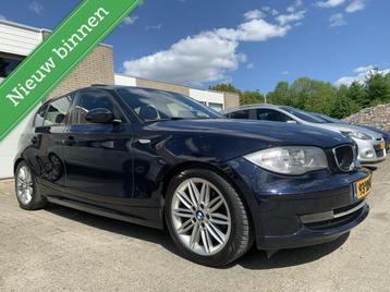 BMW 1-serie 118i High Executive M-pakket NWE APK Carplay Dak beschikbaar voor biedingen