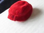 barbie vintage hoedje  red flare, Ophalen of Verzenden, Zo goed als nieuw, Kleertjes