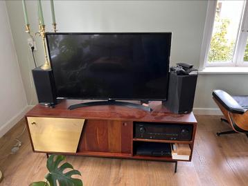 LG Tv  110cm diagonaal beschikbaar voor biedingen