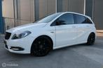 Mercedes B-klasse 200 AMG Automaat TREKHAAK, NAVI, STOELVERW, 1325 kg, Wit, Bedrijf, Lichtsensor