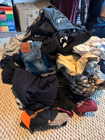 Grote berg heren kleding beschikbaar voor biedingen