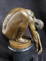 Bronzen hurkende naakte man, Cesaro/stempel zuiver brons, Antiek en Kunst, Kunst | Beelden en Houtsnijwerken, Ophalen of Verzenden