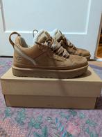 Mooie UGG Lowmel, UGG, Overige kleuren, Ophalen of Verzenden, Sneakers of Gympen