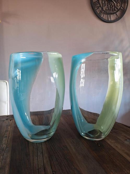 2 unieke glasgeblazen hoge vazen, Huis en Inrichting, Woonaccessoires | Vazen, Zo goed als nieuw, Blauw, Minder dan 50 cm, Ophalen