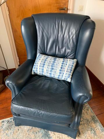 Blauwe lederen fauteuil beschikbaar voor biedingen