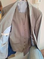 Lichtgrijze glanzend kostuum, merk StevenVanVliet, maat L, Kleding | Heren, Ophalen, Zo goed als nieuw, Maat 52/54 (L), Grijs
