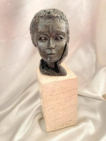 Bronzen Sculptuur Meisje - Astrid Veldhuyzen-Koppen "Luister beschikbaar voor biedingen