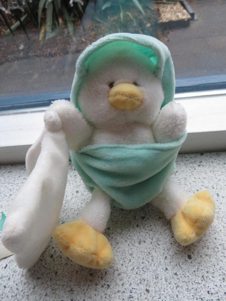 Eend eendje in zogenaamd "ei "met knuffeldoekje merk Chicco, Kinderen en Baby's, Speelgoed | Knuffels en Pluche, Zo goed als nieuw