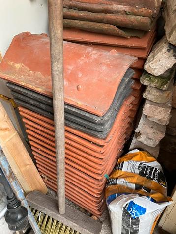 37 stuks Oude Holle dakpannen rood en 3 zwart. Nieuw! beschikbaar voor biedingen