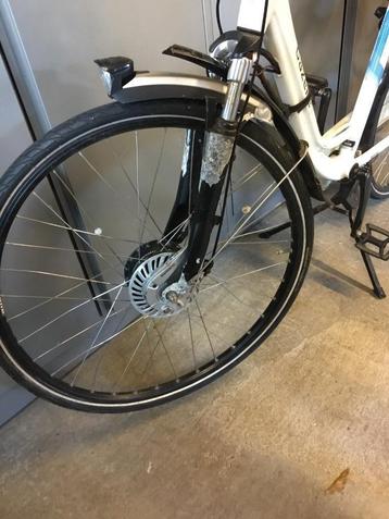 GEZOCHT: Voorwiel 28" met defecte Panasonic motor GAZELLE beschikbaar voor biedingen