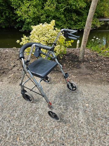 Rollator lichtgewicht, opvouwbaar, met zitfunctie 