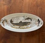 Grote ovale schaal met visdecoratie, Huis en Inrichting, Keuken | Servies, Ophalen of Verzenden, Overige stijlen, Porselein, Schaal of Schalen