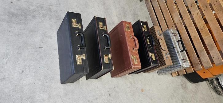 HAND KOFFERS , AKTE KOFFERS OOK  AFSLUITBAREN ,ALLES VOOR €, Sieraden, Tassen en Uiterlijk, Koffers, Zo goed als nieuw, Hard kunststof