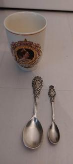 Wilhelmina lepeltjes & Petrus Regout herdenkingsbeker, Antiek en Kunst, Ophalen of Verzenden