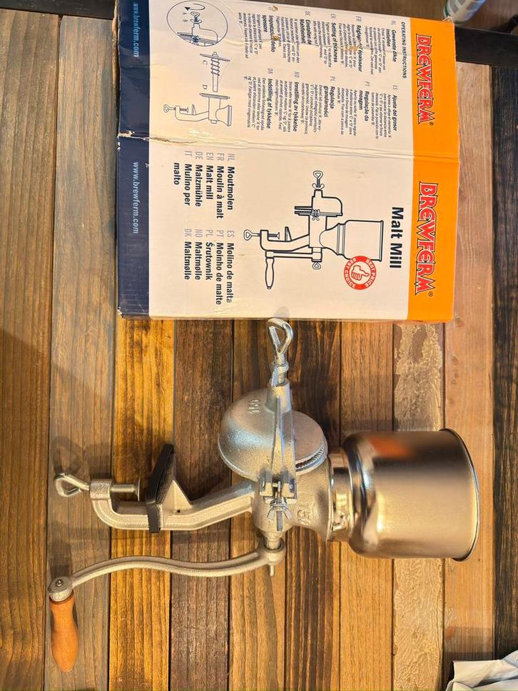 Complete thuisbrouwset bier met moutmolen en bottelset, Hobby en Vrije tijd, Overige Hobby en Vrije tijd, Zo goed als nieuw, Ophalen of Verzenden