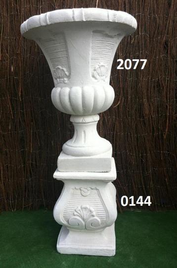 Planten bak met zuil beschikbaar voor biedingen