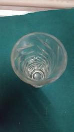 Vaas, rond, van bewerkt glas, Huis en Inrichting, Woonaccessoires | Vazen, Ophalen of Verzenden, 'T Olde Gre-j, Info@toldegrej.nl