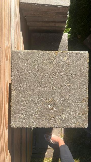 Betontegels 30*30*4 beschikbaar voor biedingen