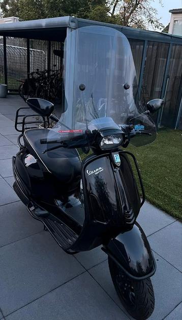 Vespa Sprint Zwart - Windscherm, technisch in goede staat.
 beschikbaar voor biedingen