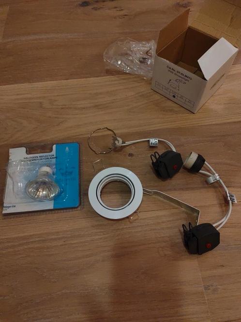 2x Spotje met lamp gu10 wit met armatuur voor 240 en 12v, Huis en Inrichting, Lampen | Spots, Gebruikt, Halogeen, Ophalen of Verzenden