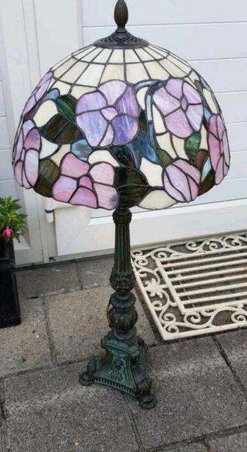 Tiffany tafel Lamp zwaar antiek poor met mooi kap op  beschikbaar voor biedingen