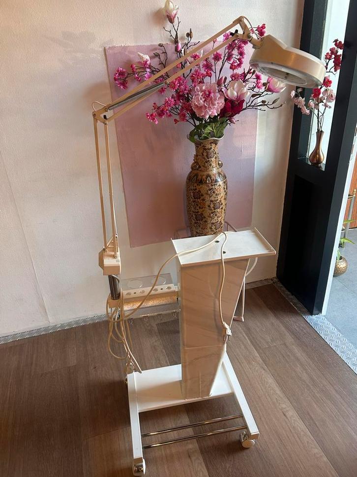 Loeplamp met verrijdbare tafel, Hobby en Vrije tijd, Vergrootglazen, Loepen en Loeplampen, Gebruikt, Loeplamp, Ophalen