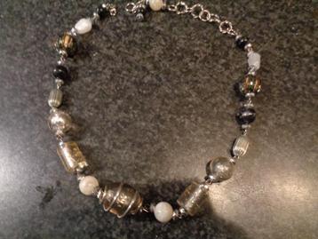 uit diversen kralen nr k 5585 beschikbaar voor biedingen