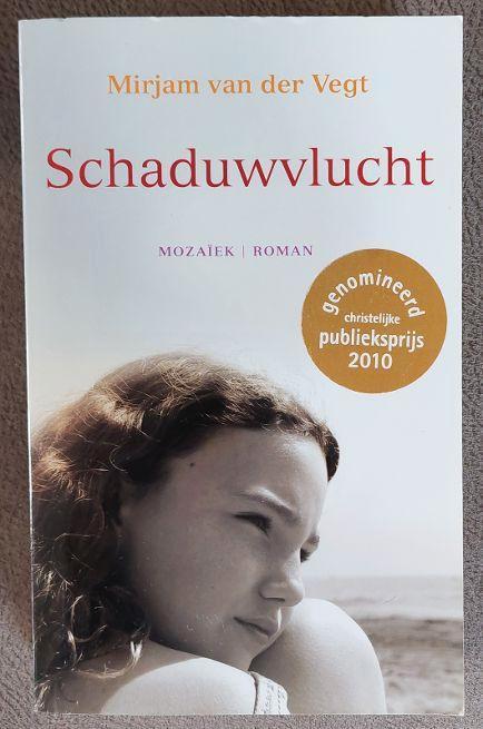 Mirjam van der Vegt: Schaduwvlucht, Boeken, Romans, Zo goed als nieuw, Ophalen of Verzenden