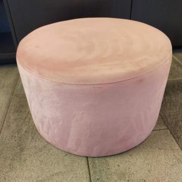 Mooie roze poef, velours, 50 x 30 cm. Ook als bijzettafel beschikbaar voor biedingen