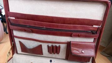 Vintage bruine koffer (Amiet) beschikbaar voor biedingen