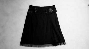 Only zwarte rok met strass maat 38 beschikbaar voor biedingen