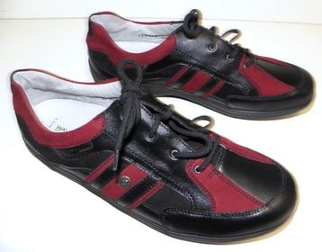 Sportieve waldlaufer veterschoen rood/zwart maat 8,5 of 42,5 beschikbaar voor biedingen