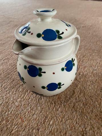 Aardewerk Sauskom met Deksel beschikbaar voor biedingen