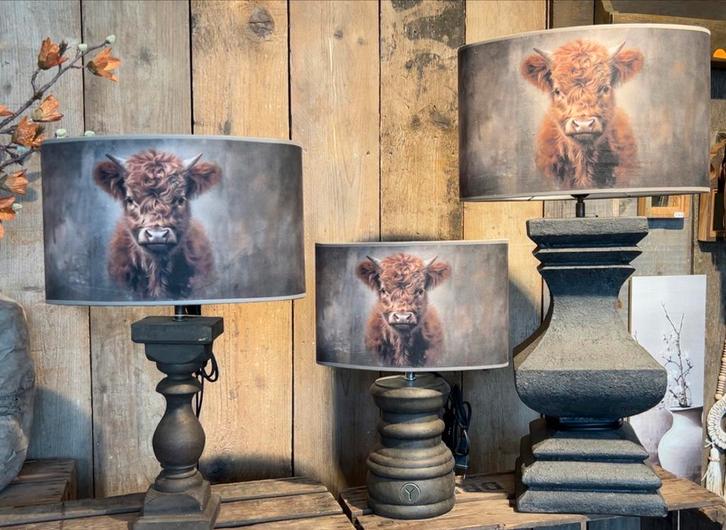 Lampenkap met hooglander, Huis en Inrichting, Lampen | Lampenkappen, Nieuw, Minder dan 25 cm, Ovaal, Ophalen of Verzenden