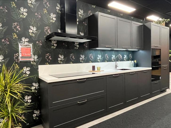 STIJLVOLLE KEUKEN, Huis en Inrichting, Keuken | Complete keukens, Nieuw, Enkelwandige keuken, Zwart, Composiet, Hoogglans of Gelakt