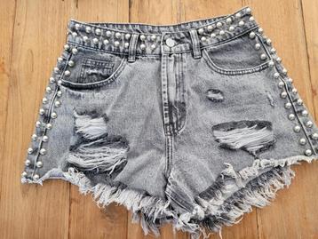 Queen hearts hotpants short highwaist studs maat M valt S  beschikbaar voor biedingen