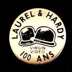 Laurel & Hardy 100 ans pin, Verzamelen, Speldjes, Pins en Buttons, Verzenden, Nieuw, Figuurtje, Speldje of Pin