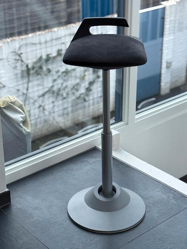 Aeris Muvman HIGH | ergonomische sta zit kruk, Huis en Inrichting, Bureaustoelen, Gebruikt, Bureaukruk, Overige kleuren, Ergonomisch