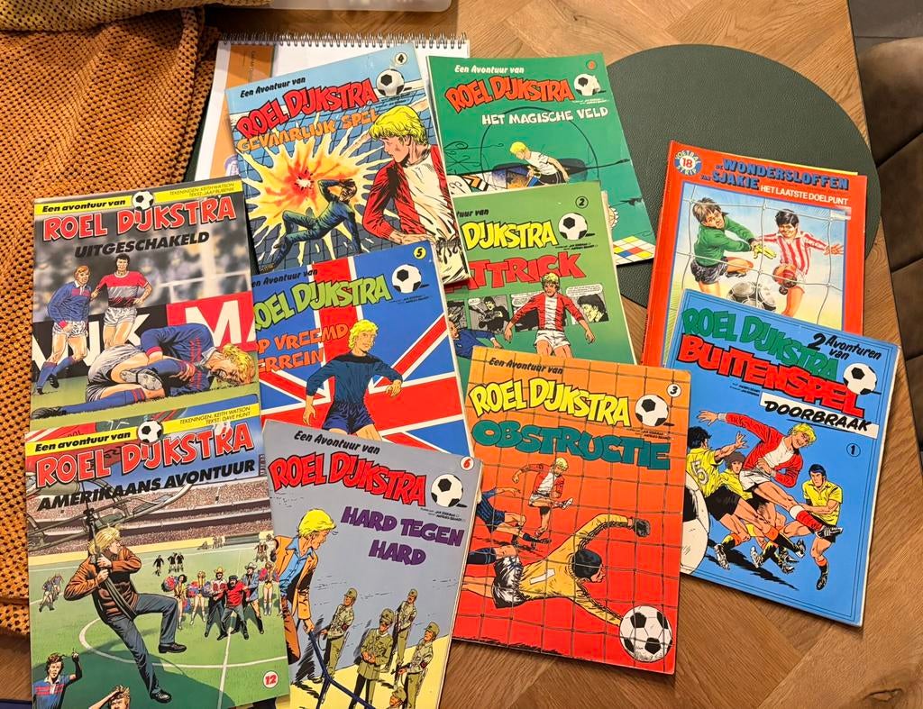 Roel Dijkstra voetbalstrips 9x / Wondersloffen van Sjakie 1x, Meerdere comics, Ophalen, Zo goed als nieuw, Europa