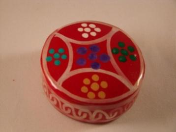 Nieuw handgemaakt rood Mexicaans potje van aardewerk beschikbaar voor biedingen