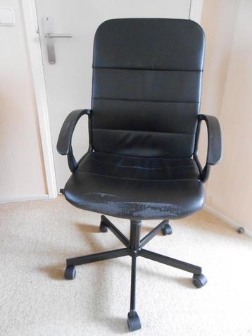 Bureaustoel beschikbaar voor biedingen