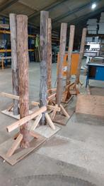 Houten stam palen met voetstuk, Ophalen, Palen