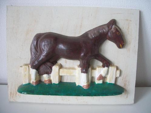 Paard in reliëf op Hout - Bruin Ecru - 27 x 20 - zgan, Huis en Inrichting, Woonaccessoires | Wanddecoraties, Zo goed als nieuw