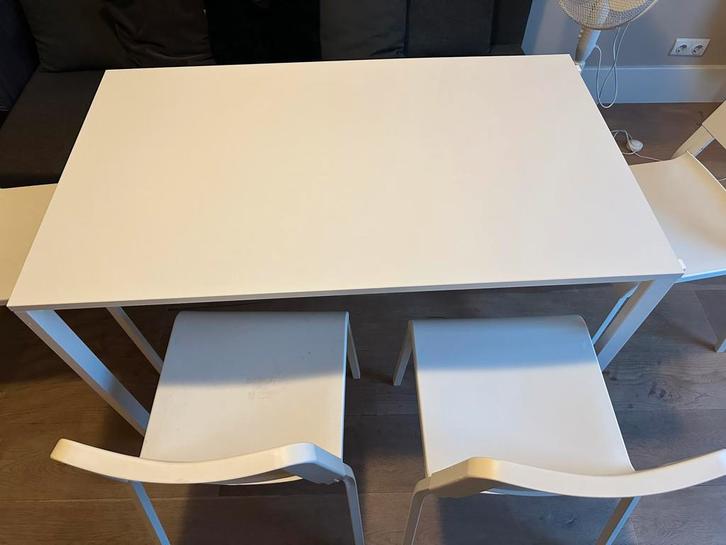 White Ikea table with chairs, Huis en Inrichting, Tafels | Eettafels, Zo goed als nieuw, 50 tot 100 cm, 100 tot 150 cm, Rechthoekig