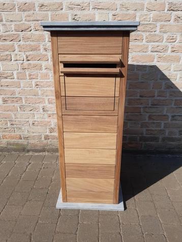 pakketbrievenbus in afrormosia hout en arduin beschikbaar voor biedingen
