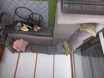 Loungebank goed met grijze kussens en extra  beschikbaar voor biedingen