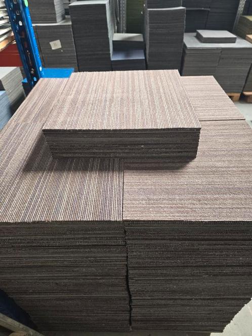 Partij Tapijttegels 50x50cm - €1 per stuk, Huis en Inrichting, Stoffering | Vloerbedekking, Zo goed als nieuw, Tapijttegels, Bruin