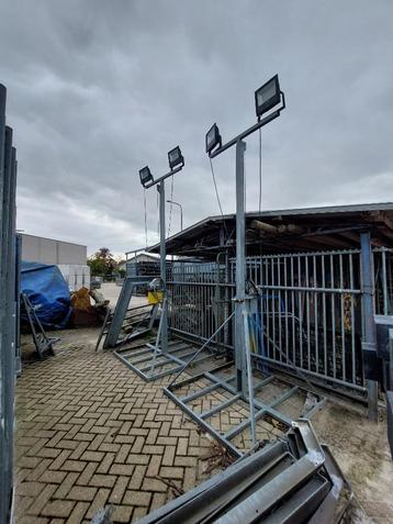 2 Telescopische lichtmasten met LED-lampen, gegalvaniseerd beschikbaar voor biedingen
